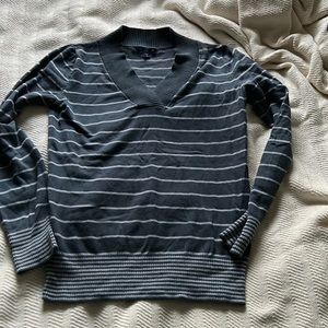 Gap Blue/gray striped v neck sweater XS